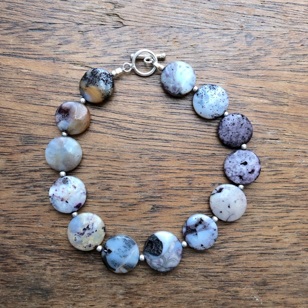 Purple stone bracelet with clasp
